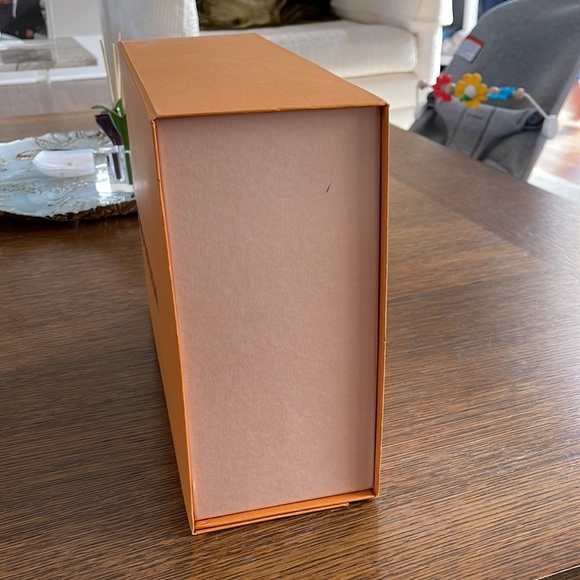 Louis Vuitton orange gift box - Picture 5 of 10